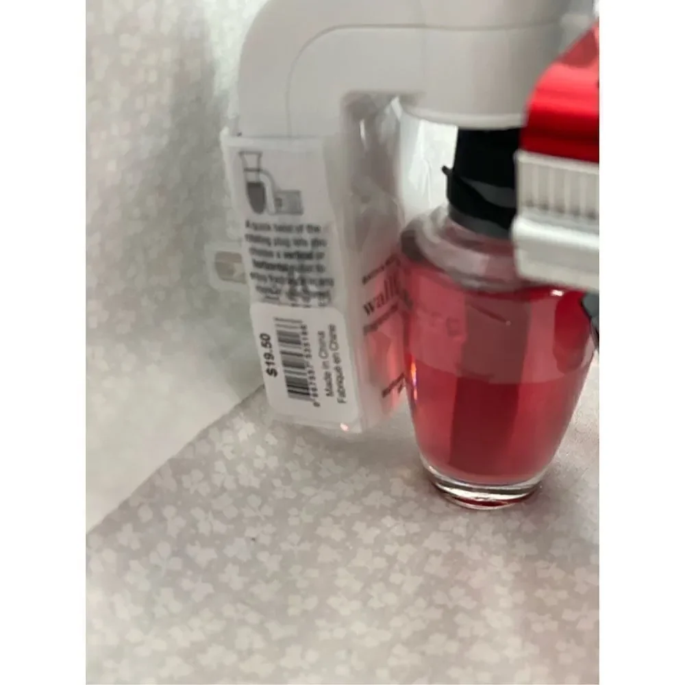 Bath and Body Works Christmas Red Car Wallflower and 2 HOLIDAY Scented Refills